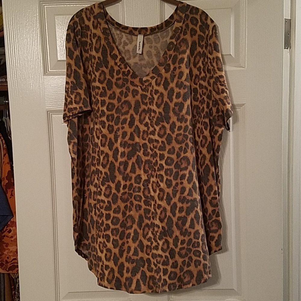 Leopard print tee